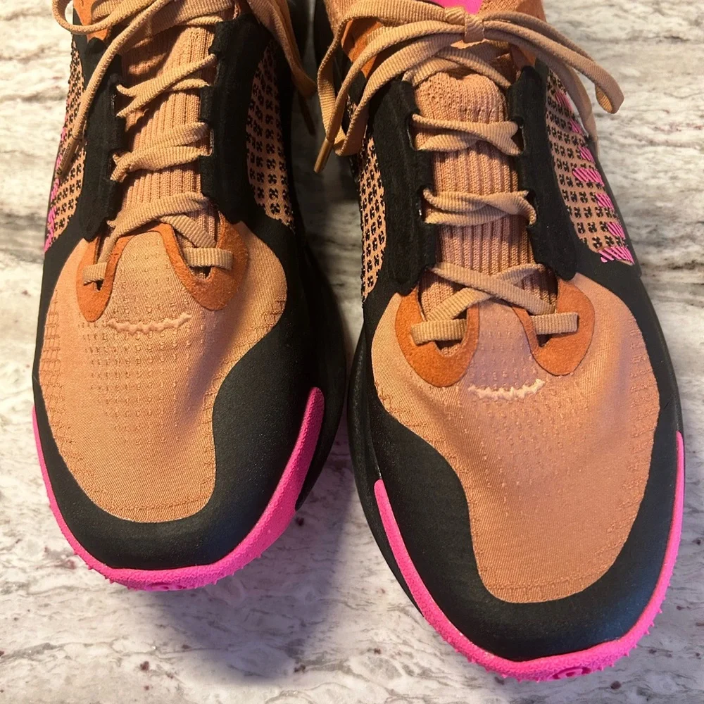 Women's Wildfeel Trail Running Shoe Color Desert Sun/Black/Raspberry Glo sz 11.5
